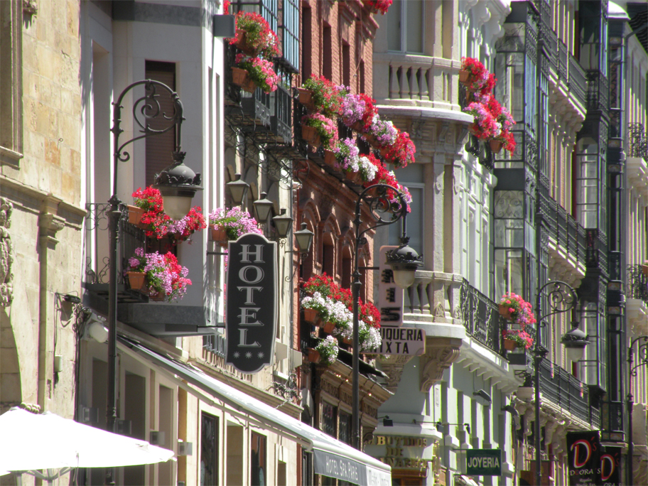 Façades along Calle Ancha