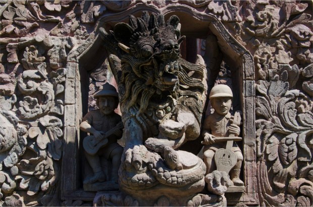 Making music for the lion