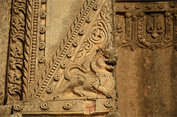 A mythical 'chinthe' on Tayok Pye temple