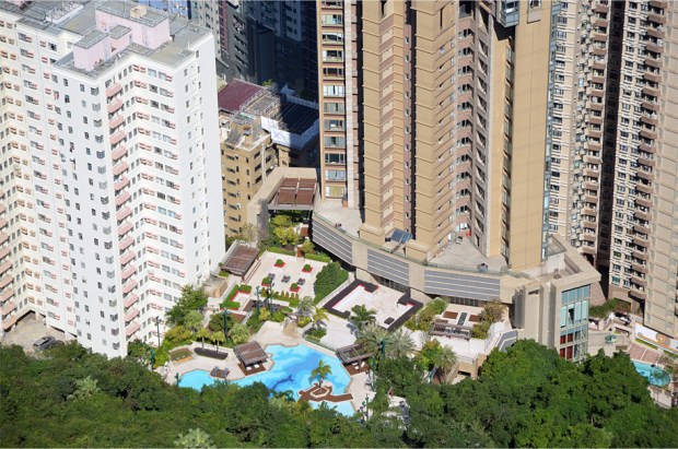 A resort-style pool for apartment-dwellers