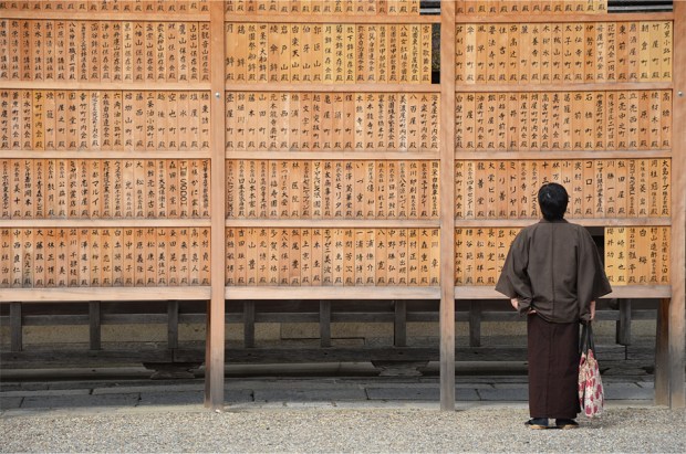 Deep in contemplation, Yasaka Shrine
