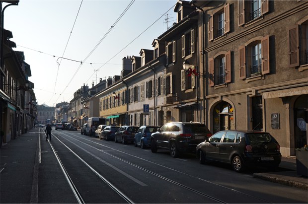 A quiet morning along the tram tracks
