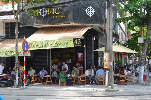 Al fresco breakfasts are clearly a social affair