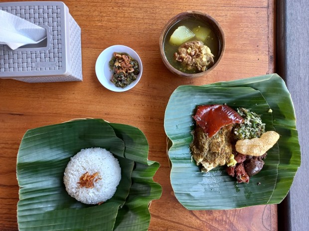A pork-tastic Balinese lunch at Babi Guling Gung Cung