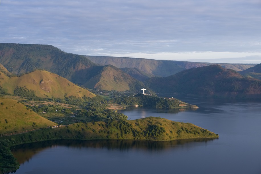 Lake Toba’s Jesus statue is a smaller version of its famed cousin in Rio de Janeiro