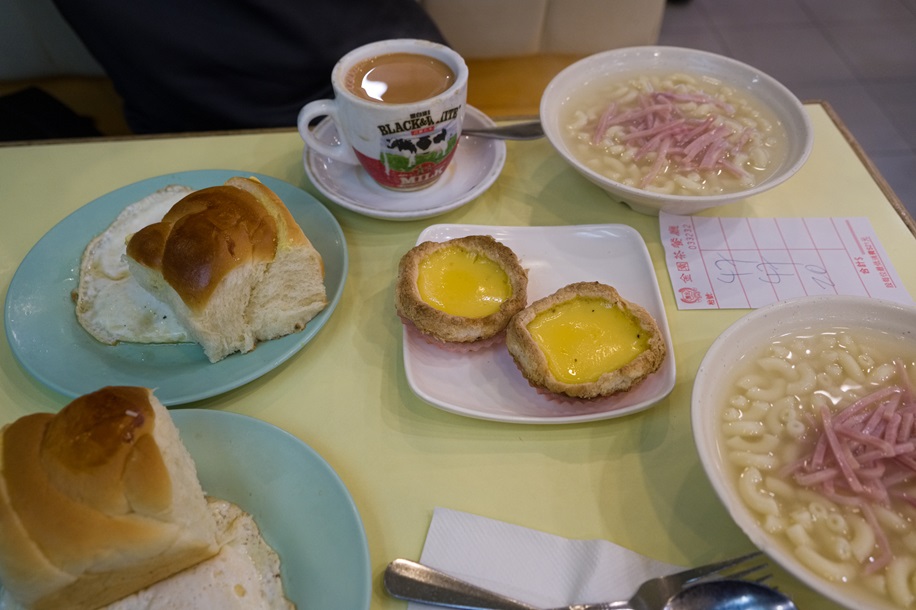 Our “cha chaan teng” breakfast at Gold Garden Cafe
